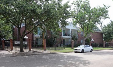 Savannah Place in Houston, TX - Foto de edificio - Building Photo