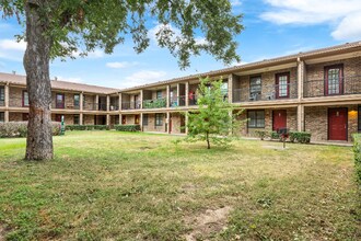 1226 Baylor Ave in Waco, TX - Foto de edificio - Building Photo
