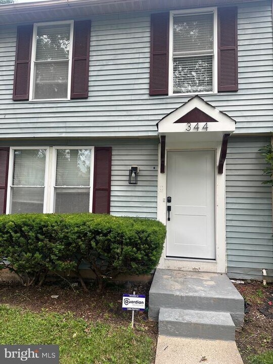 344 Shady Glen Dr in Capitol Heights, MD - Building Photo