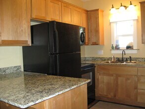 215 Vancouver Ave in Medford, OR - Building Photo - Building Photo