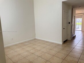 11482 NW 69th Terrace in Doral, FL - Building Photo - Building Photo