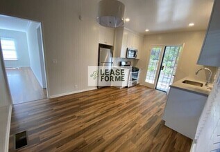 1229 1/2 Smithwood Dr in Los Angeles, CA - Building Photo - Building Photo