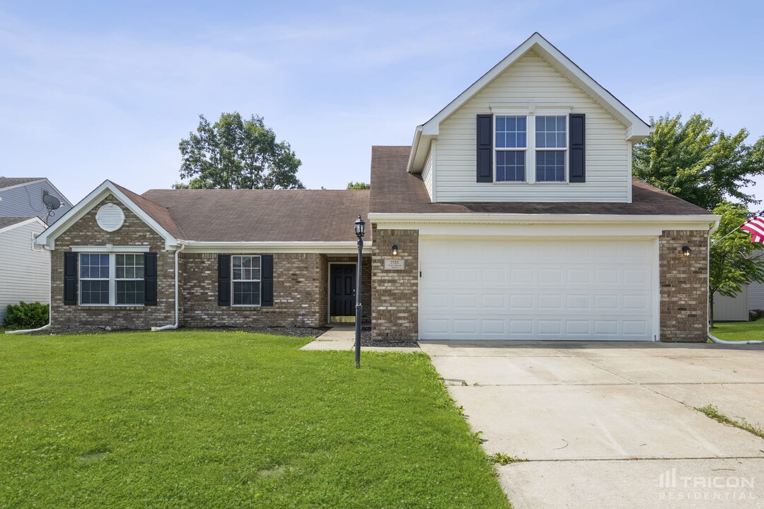 7733 Wood Stream Dr in Indianapolis, IN - Building Photo