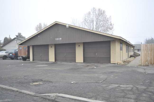 1009 S 42nd Ave in Yakima, WA - Building Photo - Building Photo