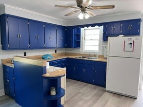 2155 Lacy Holt Rd in Graham, NC - Building Photo - Building Photo