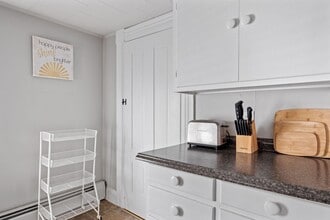 21 Portsmouth Ave in Exeter, NH - Building Photo - Building Photo