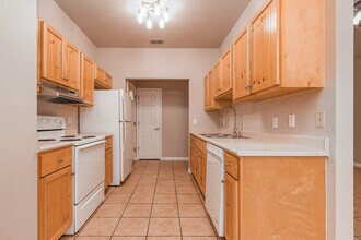 104 San Antonio Rd, Unit 403 in La Vernia, TX - Foto de edificio - Building Photo