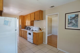 6331 Connie Dr in San Diego, CA - Foto de edificio - Building Photo