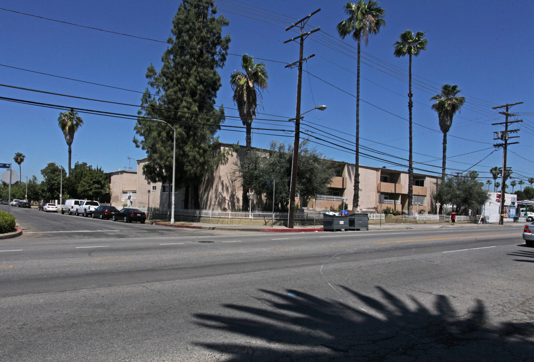 Kester Palace in Van Nuys, CA - Foto de edificio