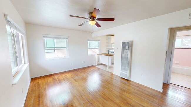 855 C Ave in Coronado, CA - Building Photo - Building Photo
