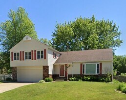 3516 Breckenridge Dr in West Des Moines, IA - Building Photo