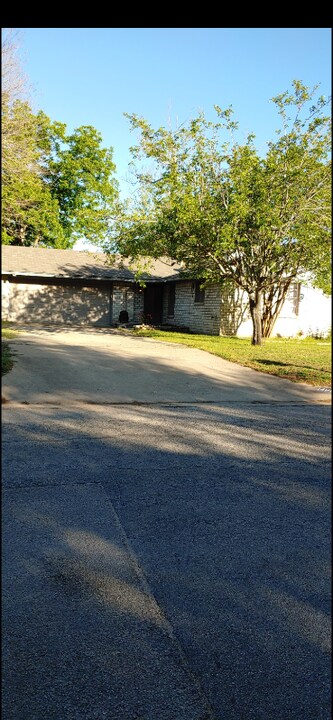 1405 Ocotilla Dr in Marble Falls, TX - Building Photo
