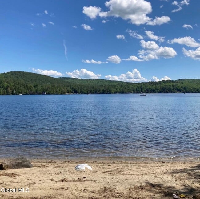 32 Gooseneck Rd in Brant Lake, NY - Building Photo - Building Photo