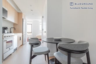 482 Kent Ave in Brooklyn, NY - Foto de edificio - Building Photo