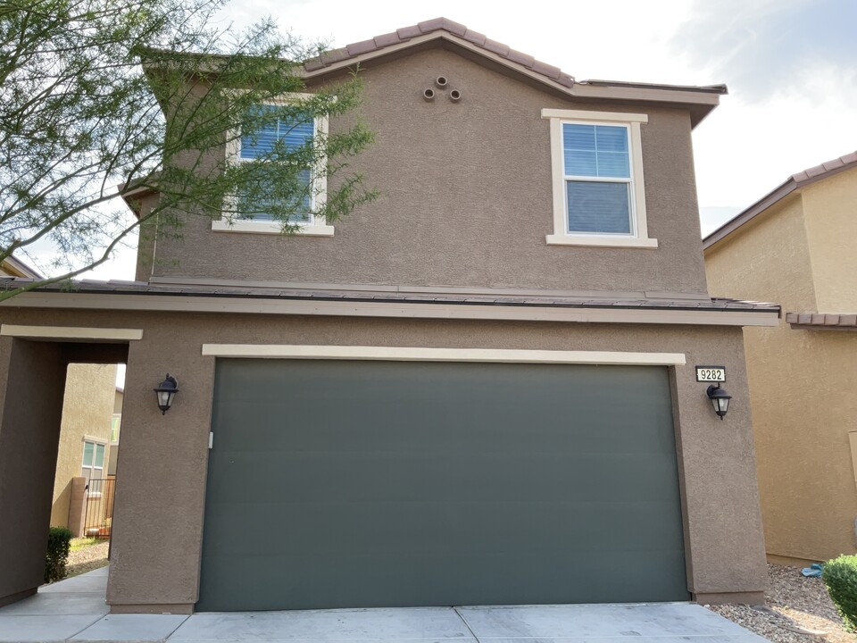 9282 Opal Bay Ct in Enterprise, NV - Building Photo