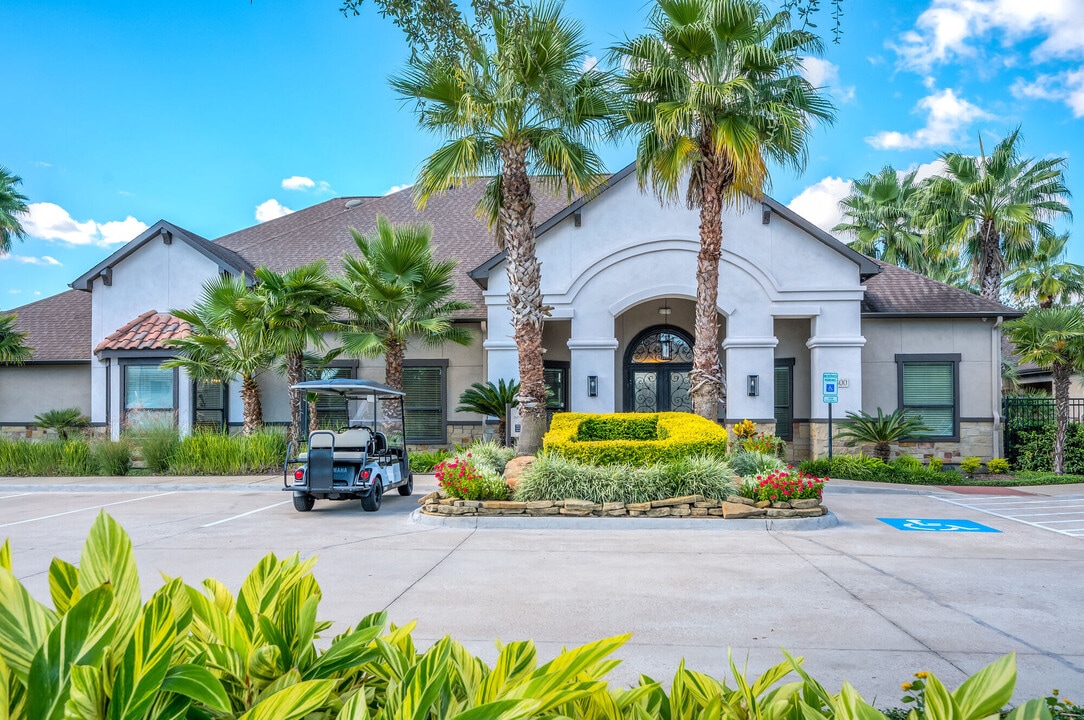 Grand Villas at Tuscan Lakes in League City, TX - Foto de edificio
