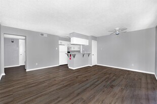 1200 Carolyn Ct in Humble, TX - Building Photo