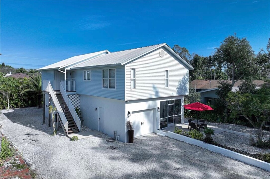 4424 Pine Lake Rd, Unit 4424 in Bonita Springs, FL - Building Photo