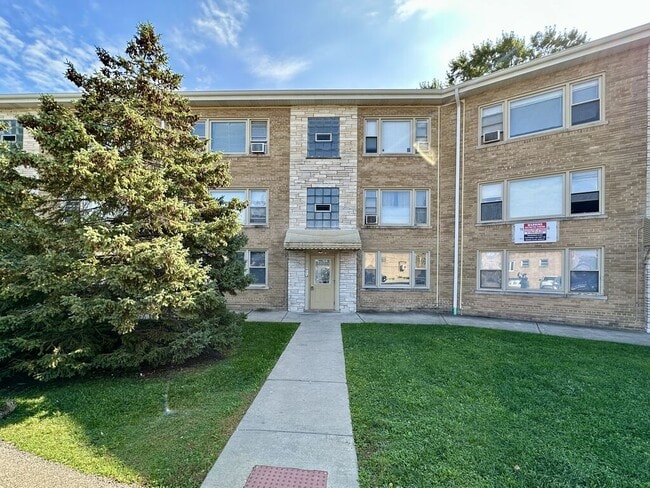 7626.5 N Milwaukee Ave
