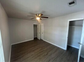 8403 Tackett St in Dallas, TX - Building Photo