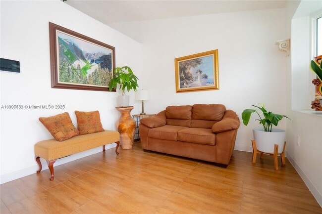 8844 NW 113th St in Hialeah, FL - Building Photo - Building Photo