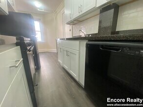 19 Claymoss Rd, Unit 88-10 in Boston, MA - Building Photo - Building Photo