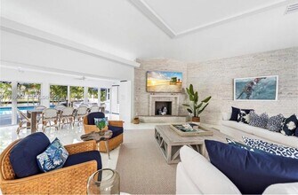 1025 Belle Meade Island Dr in Miami, FL - Building Photo - Building Photo