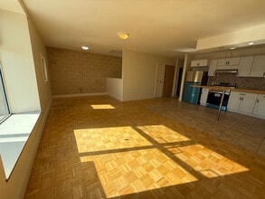 5807-5811 32nd Ave in Woodside, NY - Foto de edificio - Building Photo