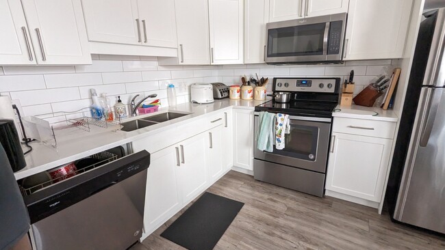 property at 618-618 Spence St