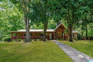 2064 Edenwood Dr in Hueytown, AL - Building Photo