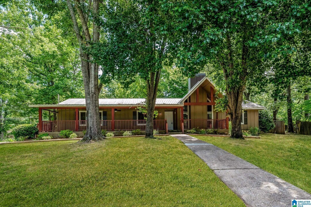 2064 Edenwood Dr in Hueytown, AL - Building Photo