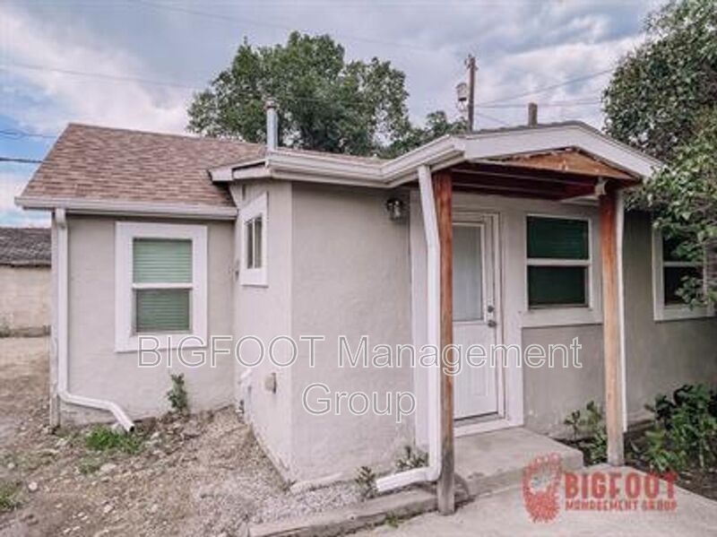 408 E Porter St in East Helena, MT - Building Photo