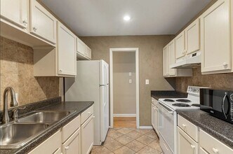 1429 E 49th St in Tulsa, OK - Building Photo - Building Photo