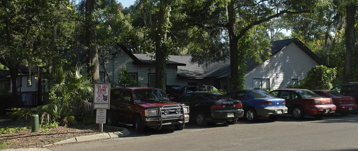 319 NW 15th Ter in Gainesville, FL - Foto de edificio