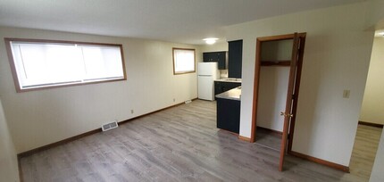 140 21st Ave SW-Unit -2 in Cedar Rapids, IA - Building Photo - Building Photo