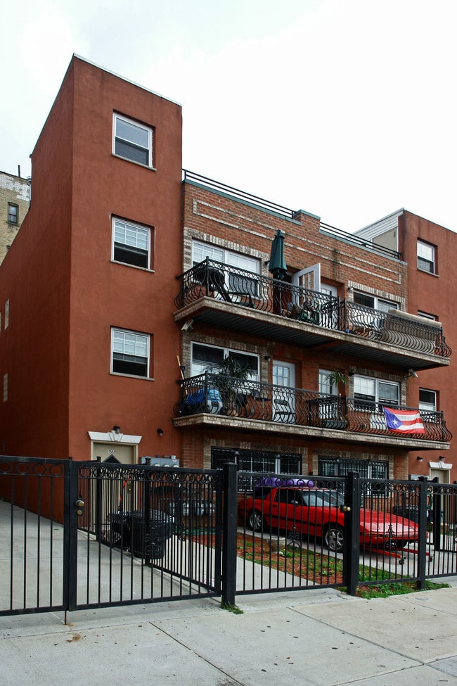 1551 Bruckner Blvd in Bronx, NY - Building Photo - Building Photo