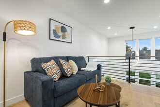 129 11th Ave E, Unit SI ID1375347P in Seattle, WA - Foto de edificio - Building Photo