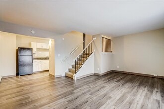 Lofts at Layton in Milwaukee, WI - Foto de edificio - Building Photo