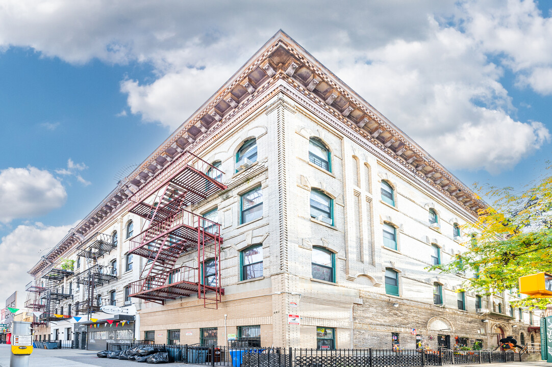 668 Broadway in Brooklyn, NY - Building Photo