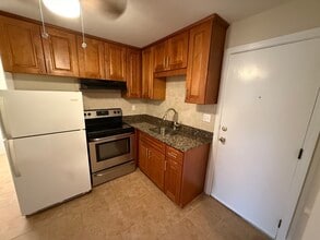 7 Cottage St in Mansfield, MA - Building Photo - Building Photo