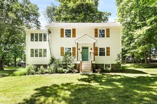 4 Quaker Rd, Unit A in North Salem, NY - Building Photo