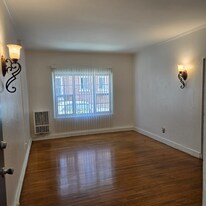 636 N Plymouth Blvd in Los Angeles, CA - Building Photo