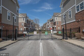 32 Brewerytown Ct in Philadelphia, PA - Foto de edificio - Building Photo