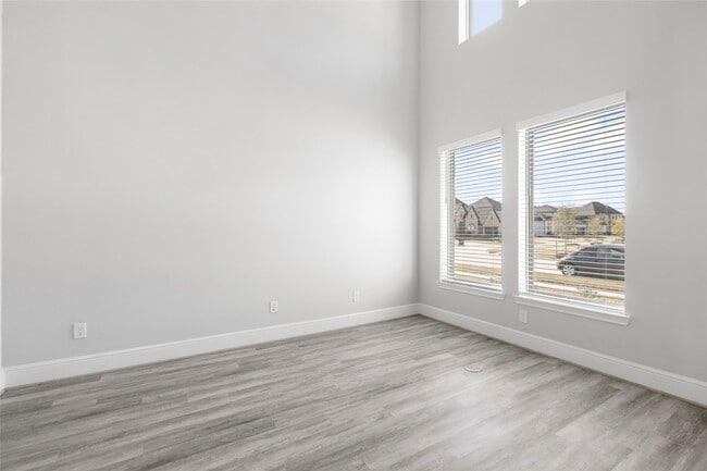 property at 4935 Grapevine Ln