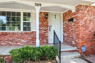 309 Sherri Ln in Yukon, OK - Building Photo - Building Photo