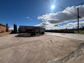 42704 23rd St W in Lancaster, CA - Building Photo - Building Photo