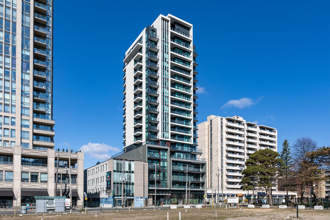 The Barrington in Toronto, ON - Building Photo