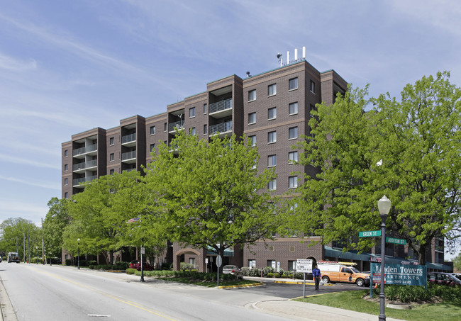 Linden Towers *Washer & Dryer in Apartment* in Bensenville, IL - Foto de edificio - Building Photo