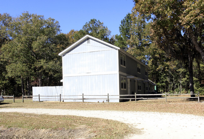 128 Themens Rd in Moncks Corner, SC - Building Photo - Building Photo