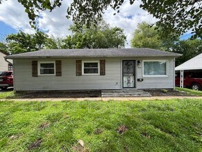 4714 Seville Dr in Louisville, KY - Building Photo - Building Photo
